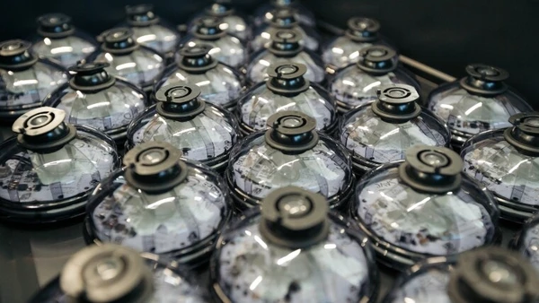 Viele Controller auf einem Tisch